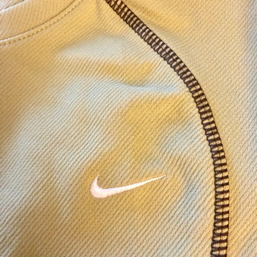 Nike Performance Shirt 🤽♀️🤾🏻♀️ - Picture 3 of 4